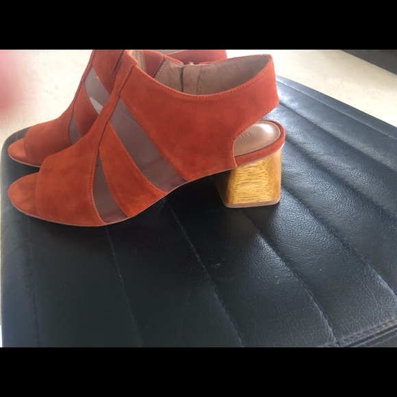 Anthropologie Bernardo suede peep toe wooden heel - Picture 2 of 4